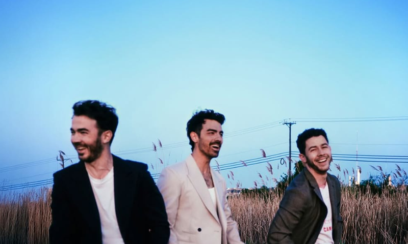 JONAS BROTHERS