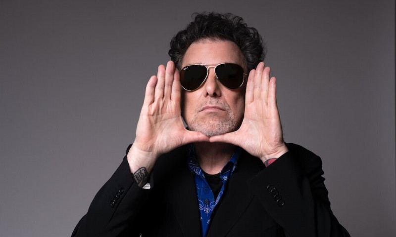 ANDRÉS CALAMARO PRESENTA SU "AGENDA 1999"  CON TRES FUNCIONES EN MOVISTAR ARENA