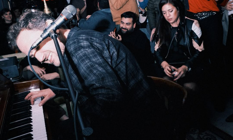 SANDWICH PIANO BAR: LADO A Y LADO B EN LA CASA DE LOLITA